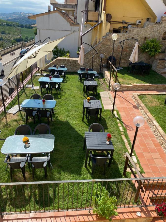 Hotel Osteria Palazzo Ducale Castilenti Esterno foto